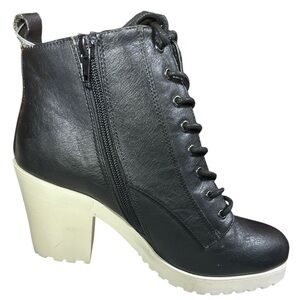 Soda NWOB Size 7.5 Women’s Black Platform Block Heel Lace-Up Boots W/ white sole